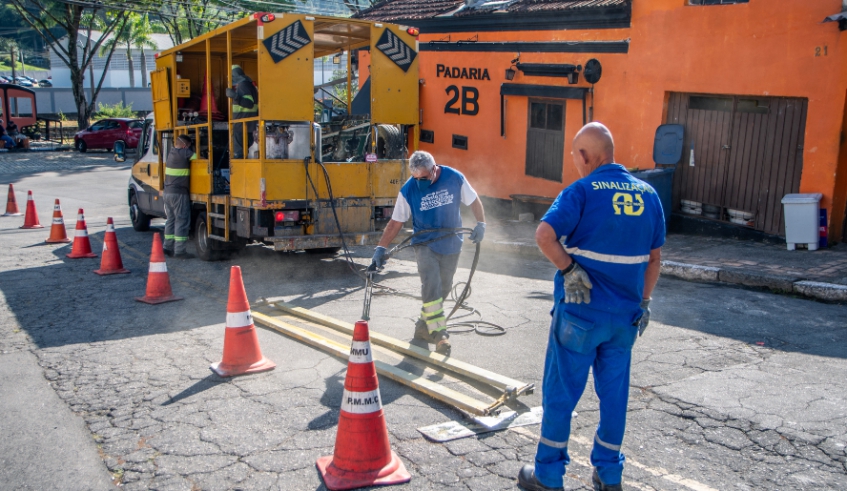 Sabaúna recebe nos últimos dias um grande mutirão de obras e serviços, garantindo espaços públicos revitalizados, organizados e acessíveis (Divulgação/ PMMC)