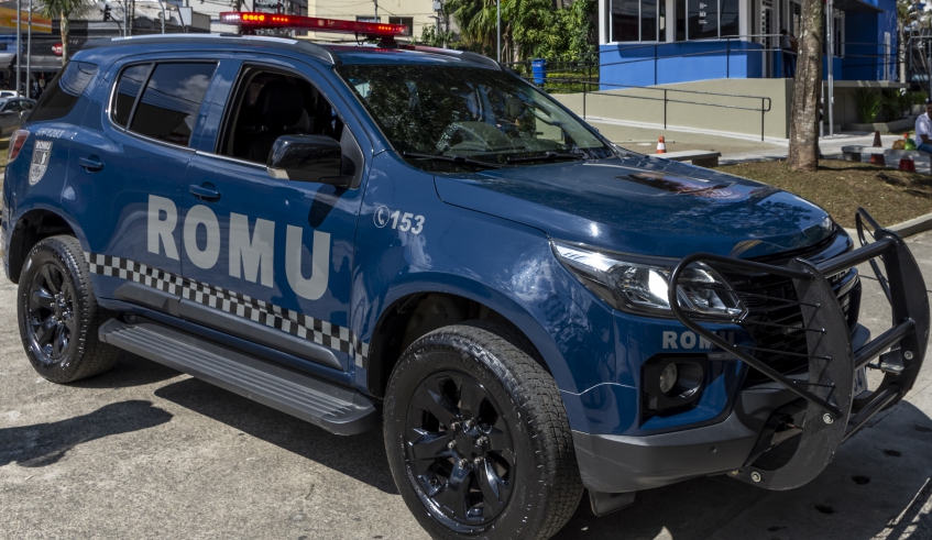 Equipes da Ronda Ostensiva Municipal (ROMU) localizaram cerca de 300 porções de entorpecentes na Vila Nova União e prenderam procurado no Jardim Planalto (Divulgação/PMMC)