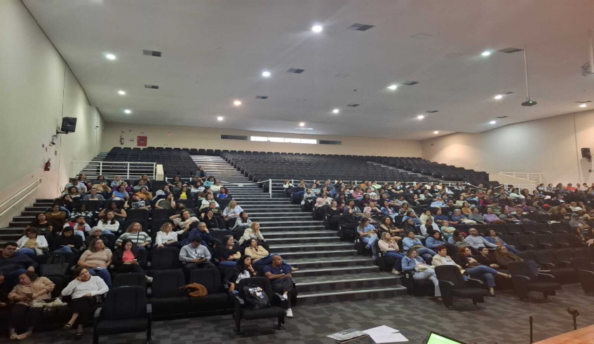 O evento é o início do ciclo de formação continuada voltada aos profissionais que atuam diretamente no atendimento aos estudantes público-alvo da Educação Especial. (Divulgação/PMMC)