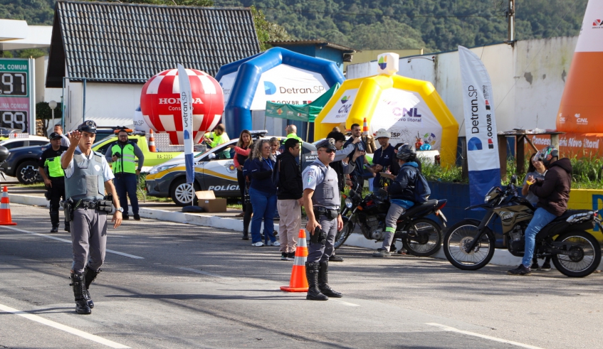 Ação voltada à segurança dos motociclistas foi realizada no início da rodovia Mogi-Dutra e faz parte da programação do Maio Amarelo em Mogi das Cruzes (Divulgação/PMMC)