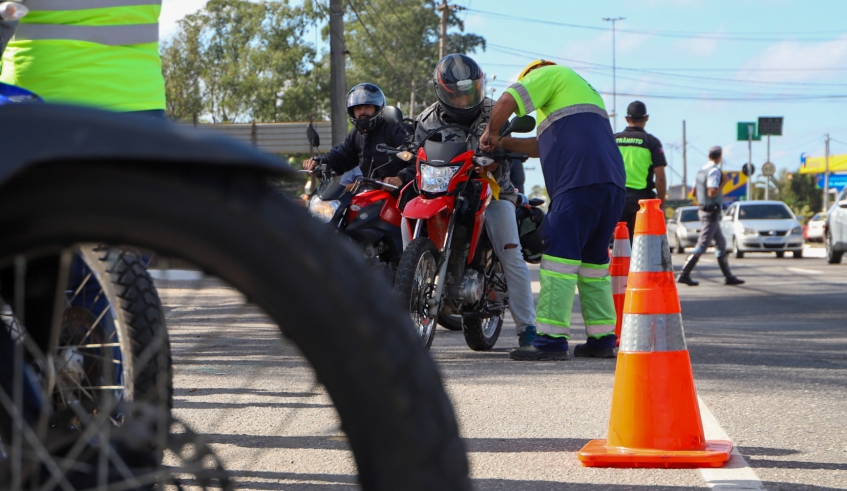 Ação voltada à segurança dos motociclistas foi realizada no início da rodovia Mogi-Dutra e faz parte da programação do Maio Amarelo em Mogi das Cruzes (Divulgação/PMMC)