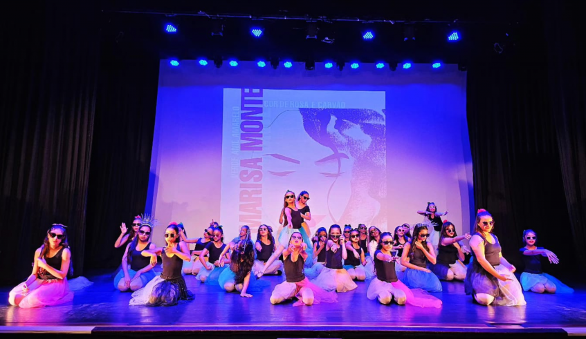Ao todo, 48 estudantes da rede municipal subiram ao palco do Theatro Vasques. (Divulgação/PMMC)