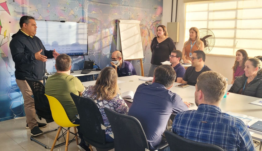 Encontro foi conduzido pela equipe do Departamento Financeiro e Controladoria Interna do Semae, debatendo indicadores financeiros e de desempenho (Julio Nogueira/Semae)