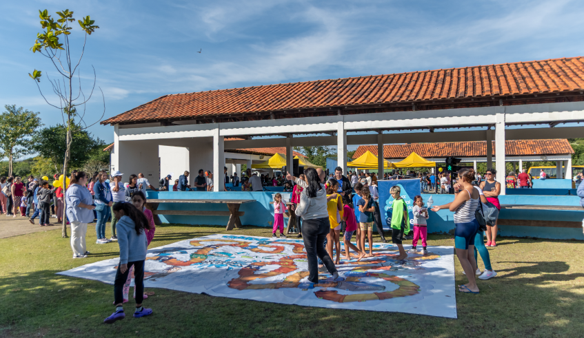 O objetivo foi valorizar o brincar como um direito fundamental, estimular a ocupação dos espaços públicos e reforçar o compromisso da cidade com o desenvolvimento integral das crianças. (Divulga . . .
