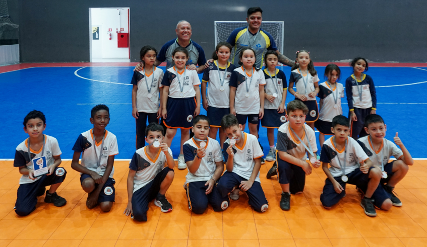 A equipe mista formada por estudantes da EM Fujitaro Nagao, do Bairro do Nagao, e da EM(R) Bairro São João, de Biritiba Ussú, terminou na segunda colocação. (Divulgação/PMMC)