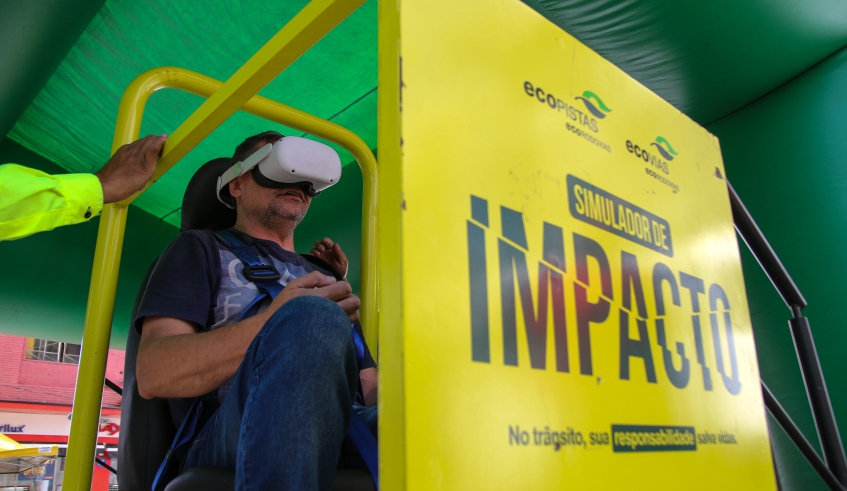 Simulador de Impacto mostra, na prática, os riscos de um acidente para motoristas e passageiros, além do perigo de dirigir utilizando o celular (Divulgação/PMMC)