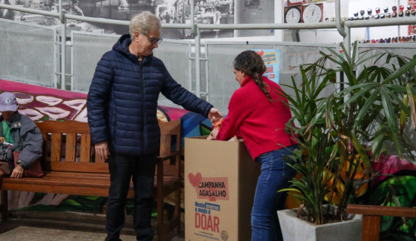 Caixa instalada no Mercado Municipal já recebeu donativos de comerciantes nesta semana