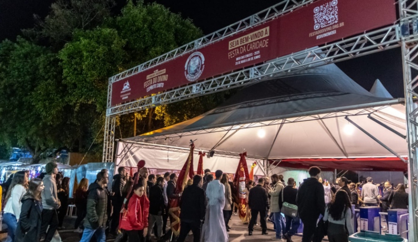 Fundo Social doa 100 litros de óleo para o preparo dos alimentos da quermesse do Divino (Divulgação - PMMC)