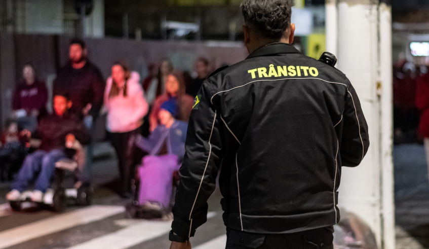 Agentes municipais de trânsito acompanham as Alvoradas da Festa do Divino Espírito Santo para garantir a segurança dos fiéis e orientar os motoristas (Divulgação/PMMC)