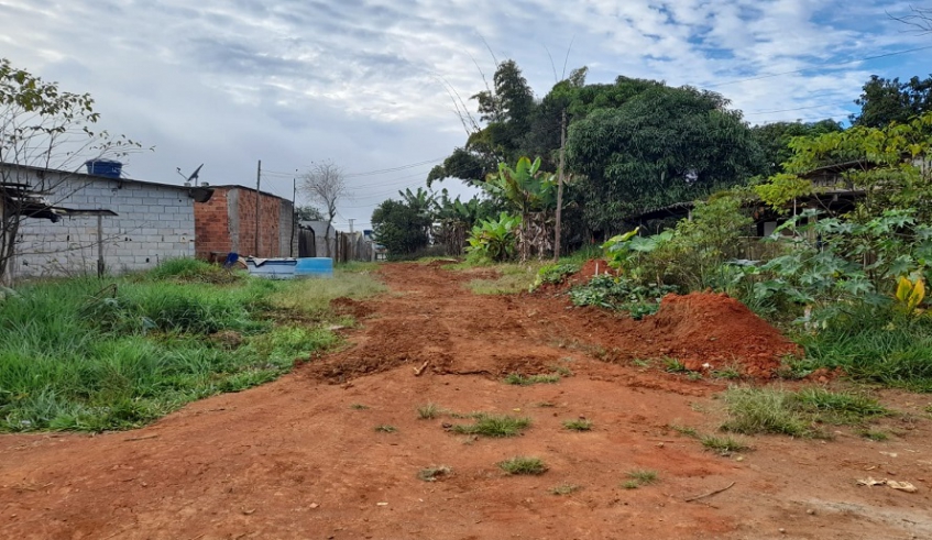 Ruas da área eram de terra antes do trabalho de pavimentação (Divulgação/PMMC)