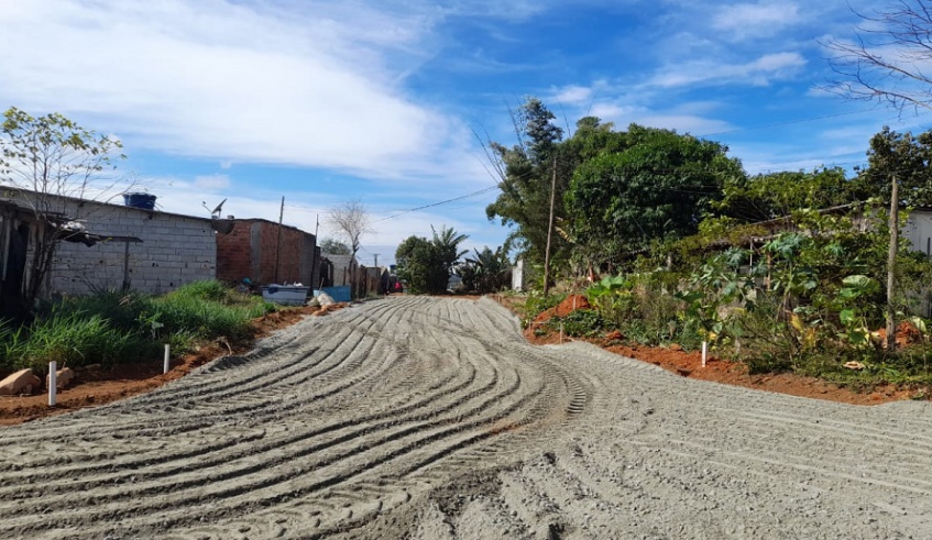Trabalho de infraestrutura vem avançando e as ruas estão recebendo pavimentação (Divulgação/PMMC)