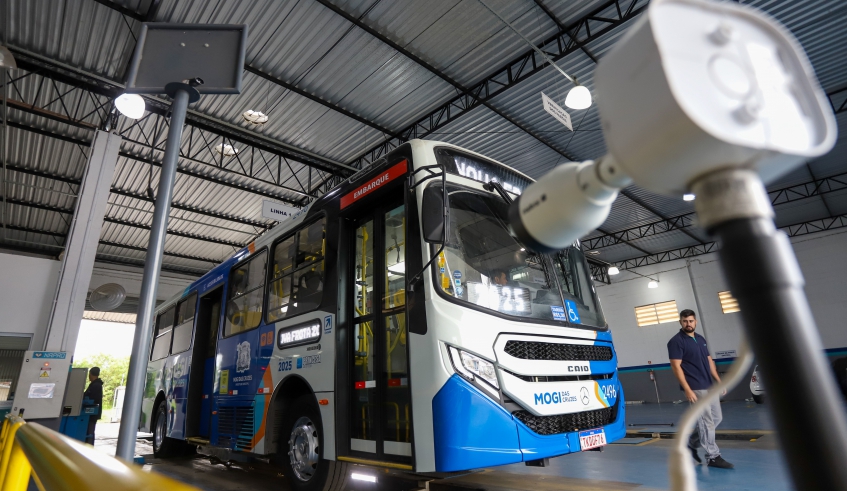 Ônibus do sistema de transporte coletivo passam por vistoria veicular em que são verificados os índices de segurança dos veículos e especificações técnicas (Divulgação/PMMC)