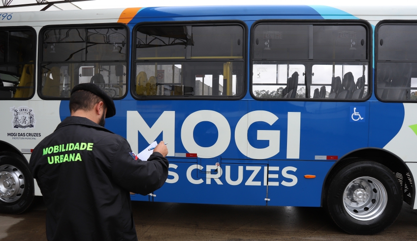 Trabalho de inspeção veicular nos ônibus do sistema de transporte coletivo é acompanhado pela equipe da Secretaria Municipal de Mobilidade e Trânsito (Divulgação/PMMC)