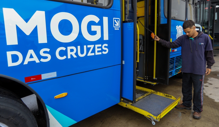 Ônibus do sistema de transporte coletivo passam por vistoria veicular em que são verificados os índices de segurança dos veículos e especificações técnicas (Divulgação/PMMC)
