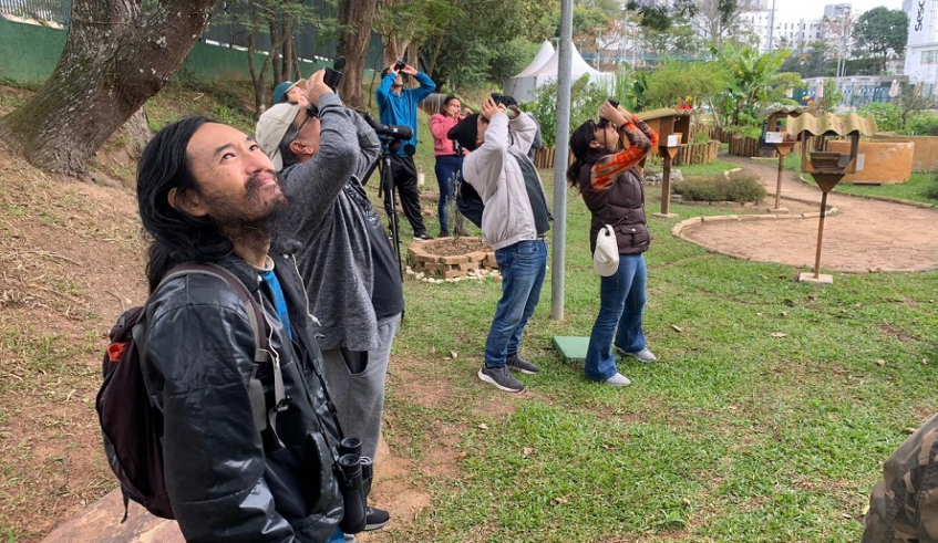 Voa Passarinho aconteceu domingo, no Sesc de Mogi das Cruzes, e estimulou vários observadores de aves a avistarem espécies (Divulgação/PMMC)