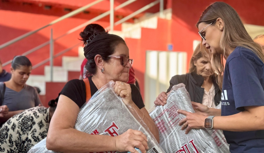 Cobertores da Campanha do Agasalho já são entregues a famílias em situação de vulnerabilidade (Divulgação - PMMC)