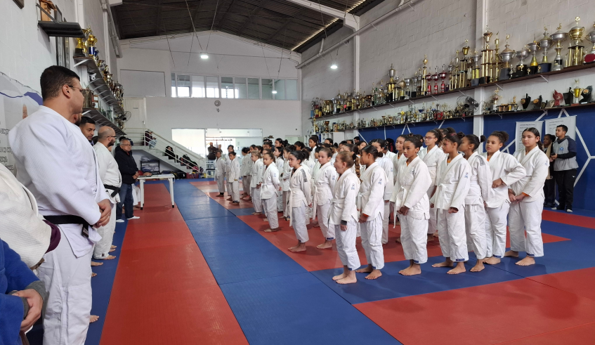 Participaram do primeiro dia 56 alunas de oito escolas municipais. Segundo dia será com as equipes masculinas. (Divulgação/PMMC)
