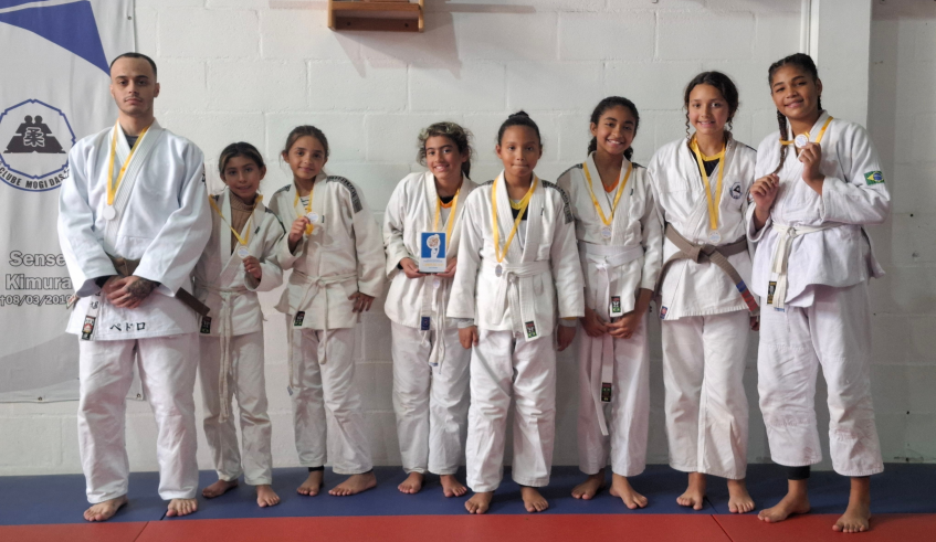 A equipe feminina do CEMPRE Drª Ruth Cardoso (Jardim Layr) conquistou o título da modalidade. (Divulgação/PMMC)