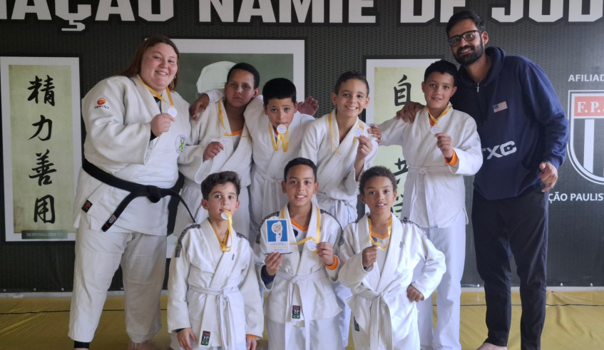 A equipe da EM Desembargador Armindo Freire Mármora (Vila Nova Aparecida) conquistou o título do judô masculino. (Divulgação/PMMC)