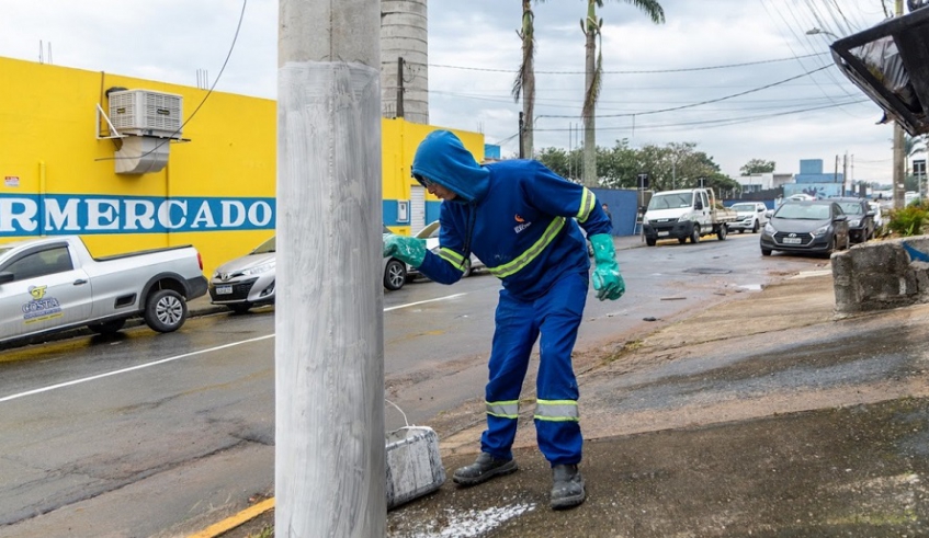 Trabalhos foram intensificados nos últimos dias e funcionários fizeram pintura nesta sexta-feira (27/6) nas ruas do bairro (Divulgação/PMMC)