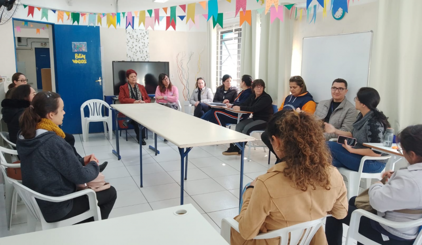 Os profissionais de Apoio também estiveram nos equipamentos que atendem os estudantes, como a Emesp Profª Jovita Franco Arouche, Pró-Escolar e as salas polo de Atendimento Educacional Especializado . . .