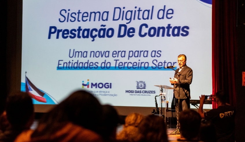 Secretário Robson Senziali pontuou vantagens do novo sistema, como disponibilidade online de documentos para consultas, economia de tempo e recursos e histórico acessível e organizado (Divulgação . . .