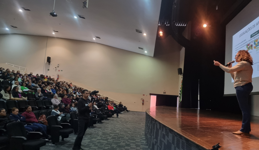 A nutricionista responsável pelo departamento Elisângela Teixeira falou sobre “Boas Práticas na Manipulação de Alimentos”. A programação também contou com uma palestra sobre Dietas Especiais. . . .