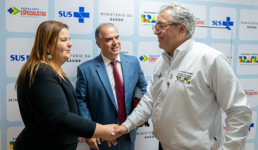 Secretária Rebeca Barufi e vice-prefeito Téo Cusatis se reuniram com o ministro da Saúde, Alexandre Padilha, em junho (Divulgação - PMMC)