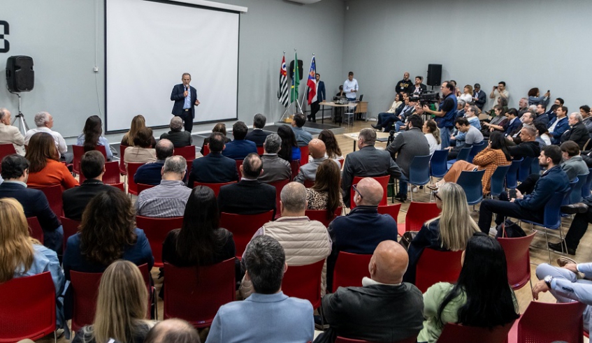 Secretário estadual de Desenvolvimento Econômico, Jorge Lima, que apresentou programas e ações disponíveis pela Agência Desenvolve SP e Investe SP (Divulgação/PMMC)