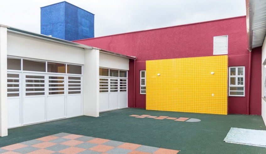 Creche possui espaços reservados para recreio e diversão das crianças e está com a construção praticamente concluída, restando pequenos detalhes (Divulgação/PMMC)