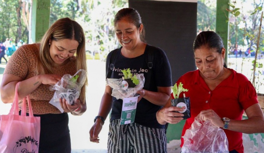 Além as crianças, mulheres e idosos também marcaram presença no Parque da Cidade, ansiosos por aprender um pouco sobre agricultura familiar.
