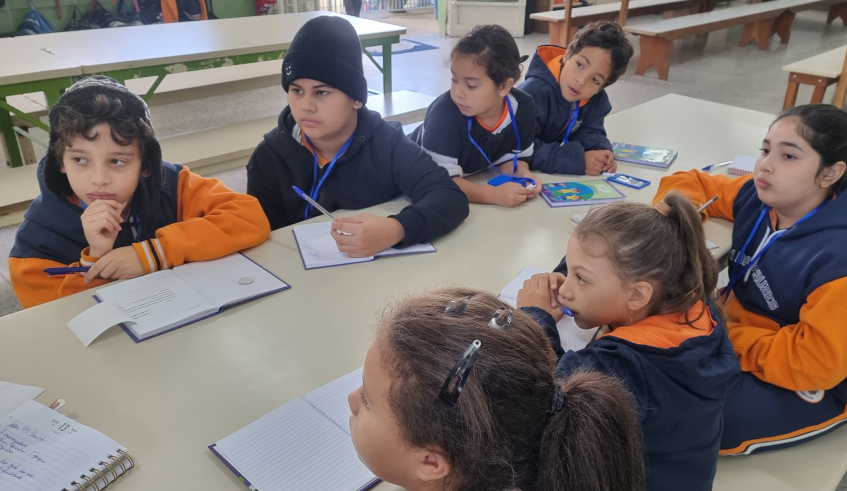 Alunos da EM Fujitaro Nagao se reuniram com a gestão da unidade escolar. (Divulgação/PMMC)