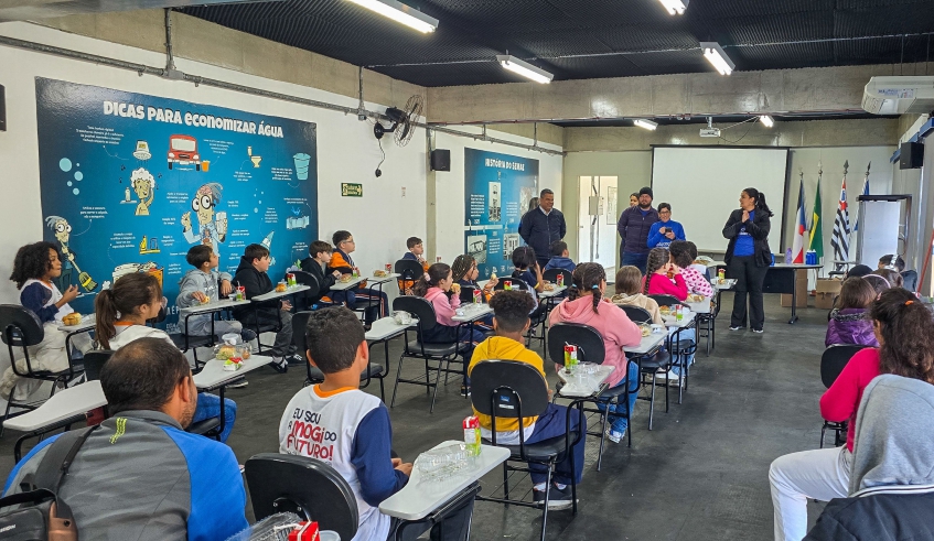 Estudantes visitaram a ETA Leste, no Socorro, e conheceram todo o processo de tratamento da água (Divulgação/Semae)