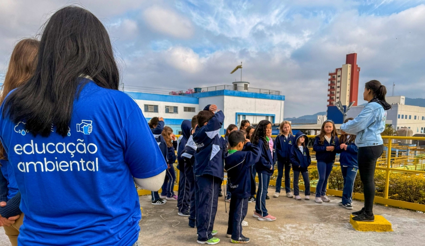 Estudantes conheceram processo que torna a água potável e aprenderam sobre uso consciente da água e responsabilidade com o meio ambiente (Divulgação/Semae)