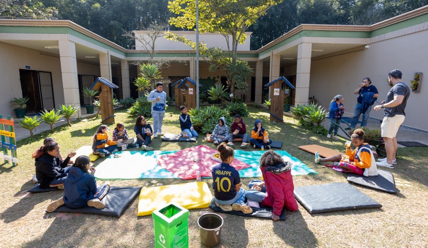 Após a observação das aves, os alunos realizaram um lanche coletivo no espaço da escola, estimulando o convívio coletivo do grupo (Divulgação/PMMC)
