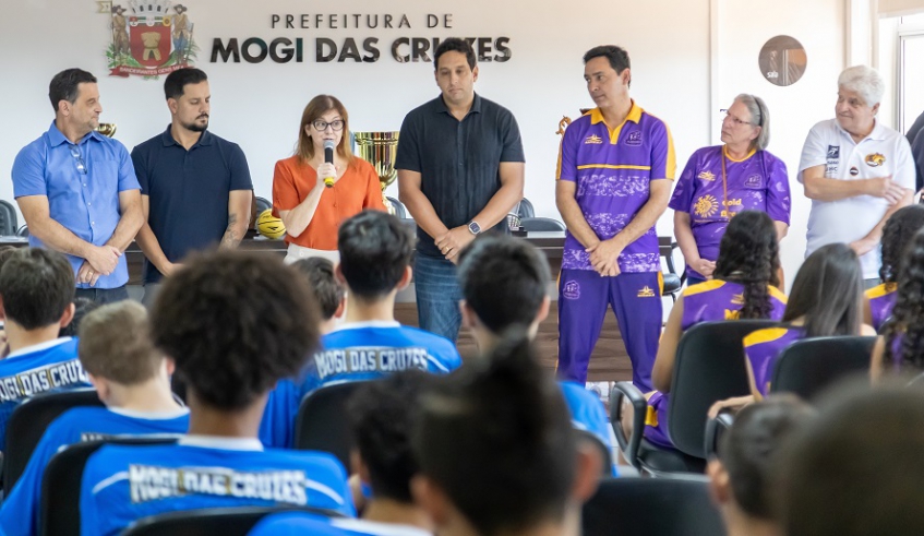 Prefeita Mara Bertaiolli elogiou o trabalho conjunto realizado pela Secretaria Municipal de Esportes e Lazer, pela comissão técnica, pais e jogadores (Divulgação/PMMC)