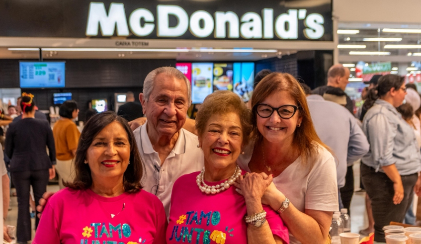 Prefeita Mara Bertaiolli participa do McDia Feliz, ao lado de integrantes da Rede de Combate ao Câncer Guiomar Pinheiro Franco (Divulgação - PMMC)