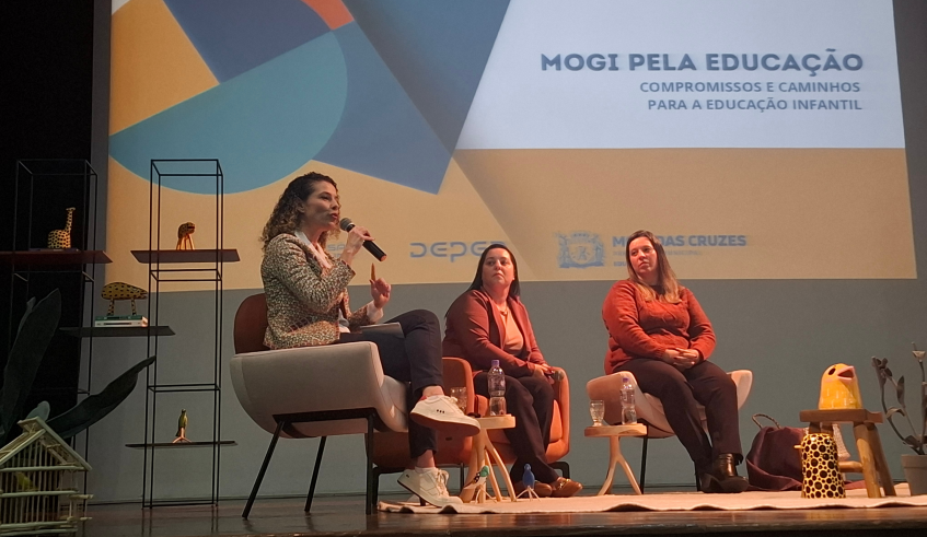 A professora doutora Ioana Yacalos Spinucci, do Instituto Stella Goulart, trouxe reflexões sobre a importância de transformar práticas em experiências participativas. Ela esteve acompanhada das gestoras . . .
