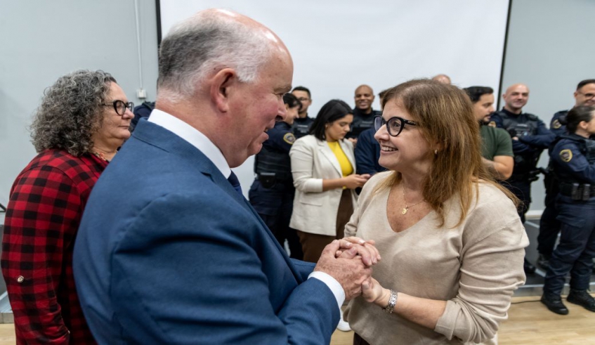 A prefeita Mara Bertaiolli recebeu as autoridades no lançamento do aplicativo SOS Mulher Mogiana