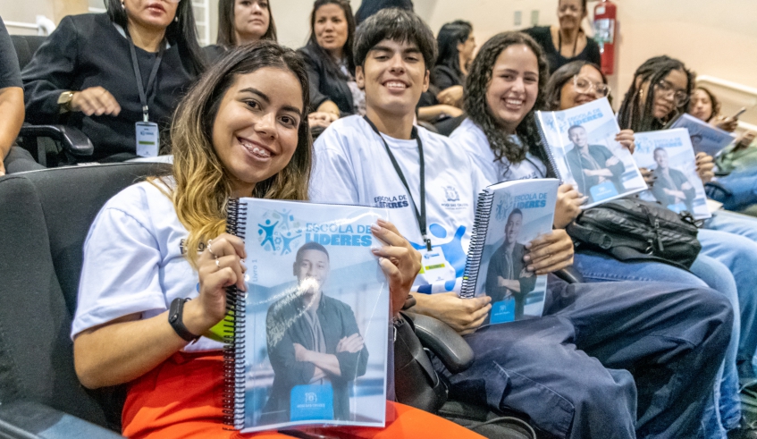 O programa Escola de Líderes segue com as inscrições abertas para capacitar jovens - com idade entre 15 e 24 anos - para o mercado de trabalho (Divulgação/PMMC)