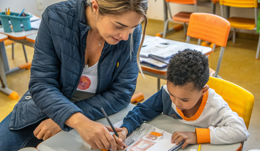 Entre os principais avanços, o mês marcou a implantação do programa Cria na Paz, já presente em mais de 70 escolas e creches municipais e subvencionadas. (Divulgação/PMMC)