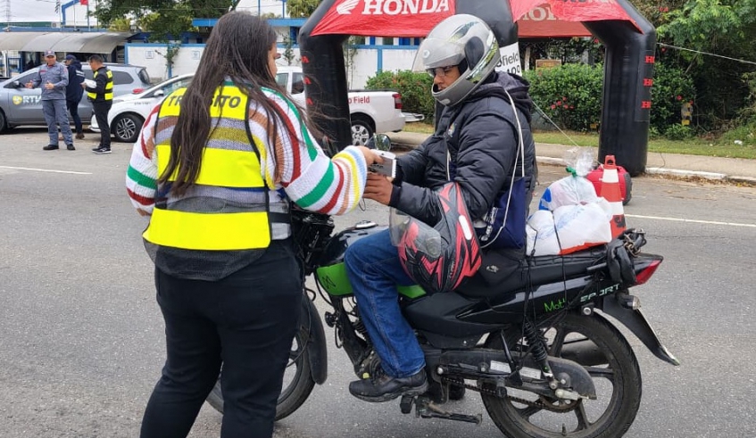 A Operação Direção Segura foi realizada nesta quinta-feira (25/09), na divisa entre Mogi das Cruzes e Suzano e faz parte das ações da Semana Nacional do Trânsito (Divulgação/PMMC)