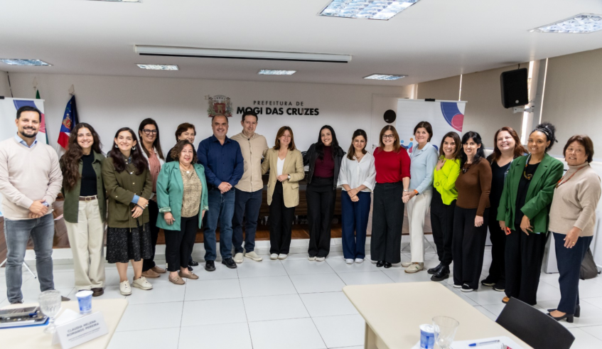 A prefeita Mara Bertaiolli e o vice-prefeito Téo Cusatis receberam, nesta quarta-feira (08/10), uma comitiva da Fundação Van Leer, organização neerlandesa que atua pelo desenvolvimento global da primeira . . .