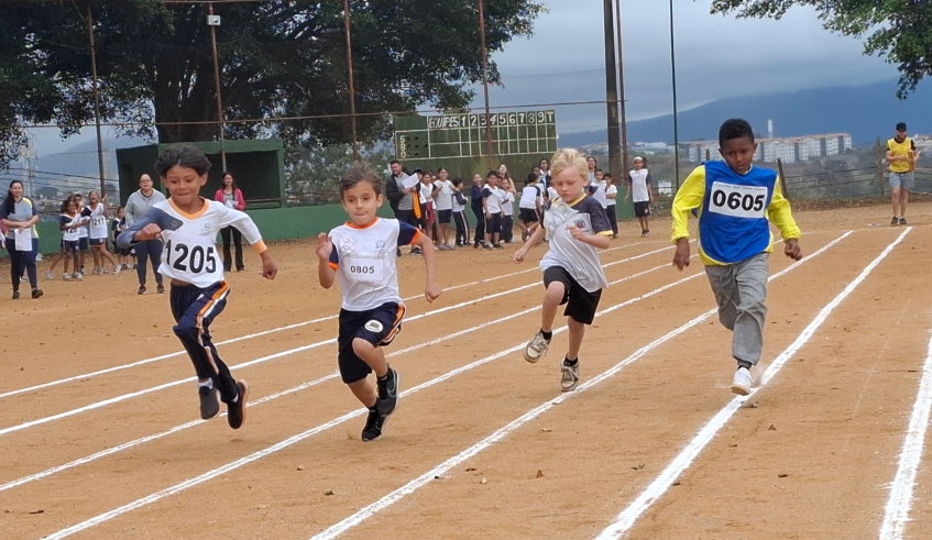Para a competição de Atletismo, os alunos foram divididos nas categorias sub-7, sub-9 e sub-11. (Divulgação/PMMC)