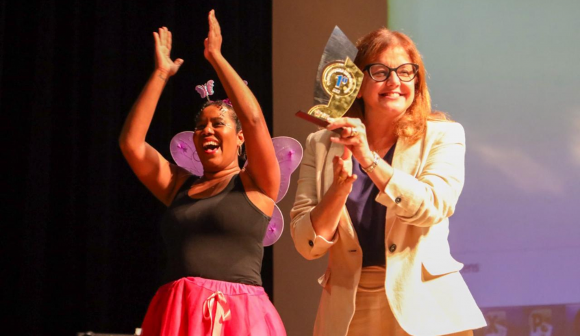 A mais votada foi a apresentação teatral “A Bruxa e a Borboletinha”, com Maria Celeste de Barros Silva, Mayara Moura, Mayara Valeriano, Amanda Macedo, Leticia da Silva e Fernanda Azevedo da Escola . . .