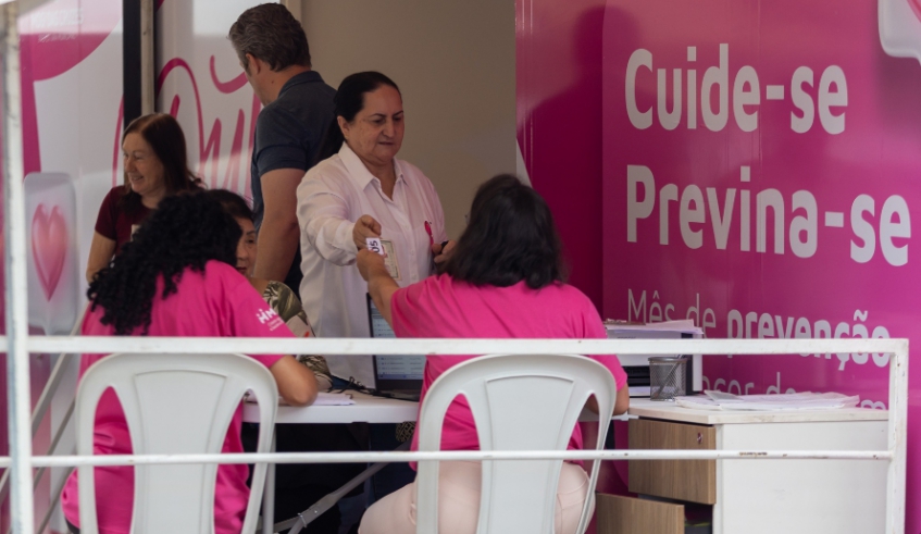 Carreta Mamografia percorre várias regiões da cidade neste mês (Divulgação - PMMC)