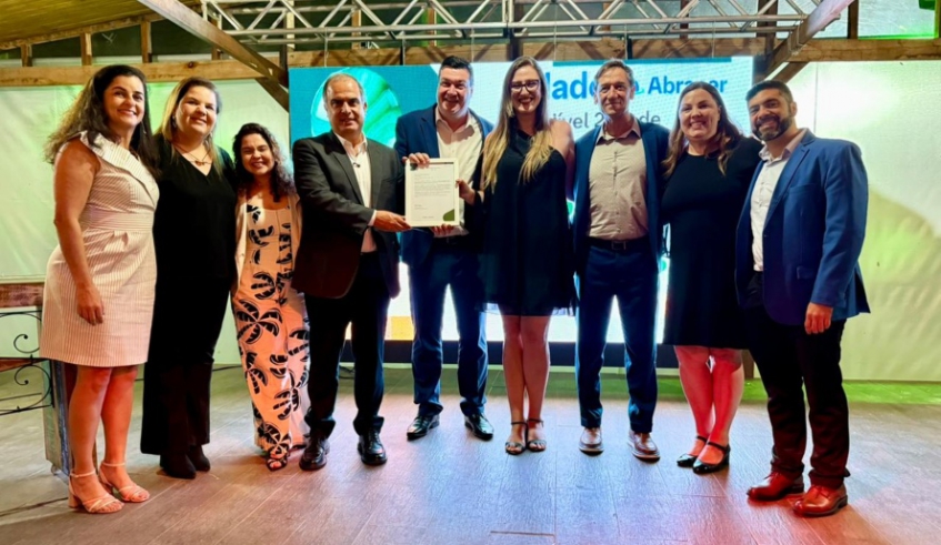 Certificação Cidade AbraçAR - nível Jade foi entregue ao vice-prefeito Téo Cusatis nesta quinta-feira (16/10) - (Divulgação - PMMC)