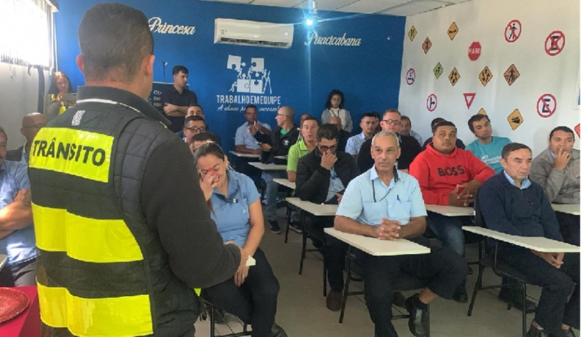 Equipe do Departamento de Educação para o Trânsito falou sobre os cuidados diferenciados que os motoristas devem ter com idosos (Divulgação/PMMC)