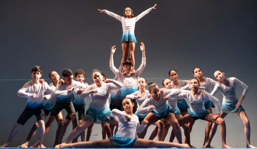 Apresentação artística "Tempestade", da modalidade Ginástica para Todos, com alunos da EM Profª Guiomar Pinheiro Franco, no Jardim São Pedro. (Divulgação/PMMC)