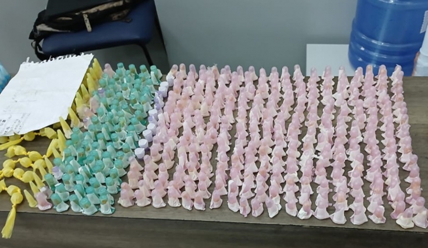 Drogas estavam dentro da mochila do suspeito, que entrou numa tubulação de esgoto para fugir, mas foi capturado pela Guarda (Divulgação/PMMC)